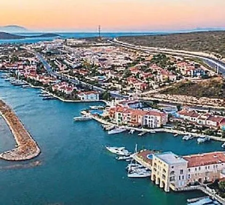 Πανσιόν Aral Turkuaz Çeşme