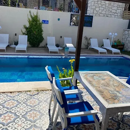 Πανσιόν Aral Turkuaz Çeşme